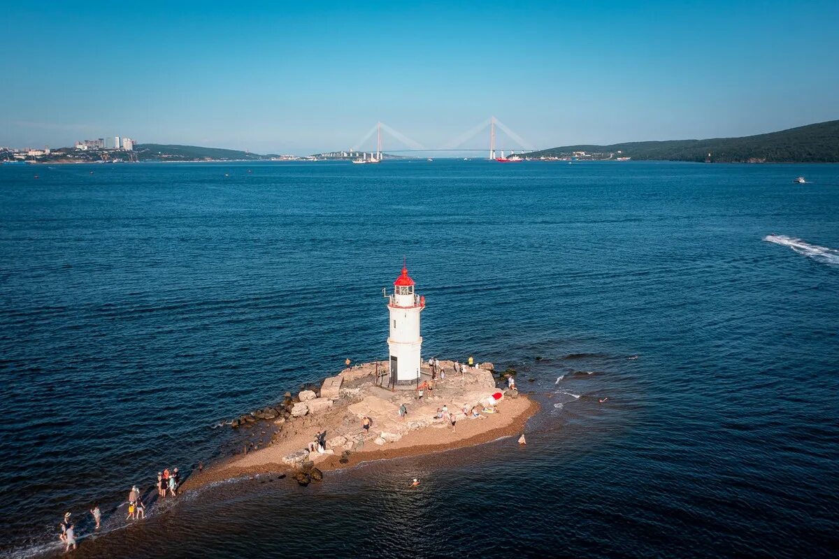 Утро на заливе. Бухта Конюшкова Приморский край. Приморский край Амурский залив Портовик. Бухта Флотская Приморский край.