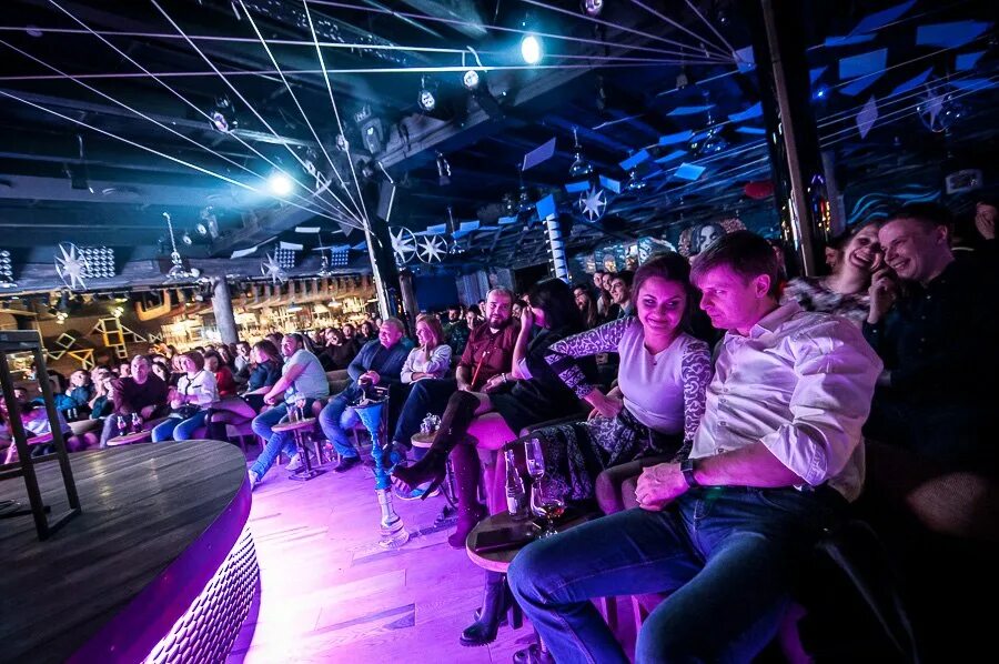 Стендап 1 арбат. Новый Арбат 21 Stand up Club. Арбат 21 стендап. Big Stand up зал. Стендап новый Арбат.