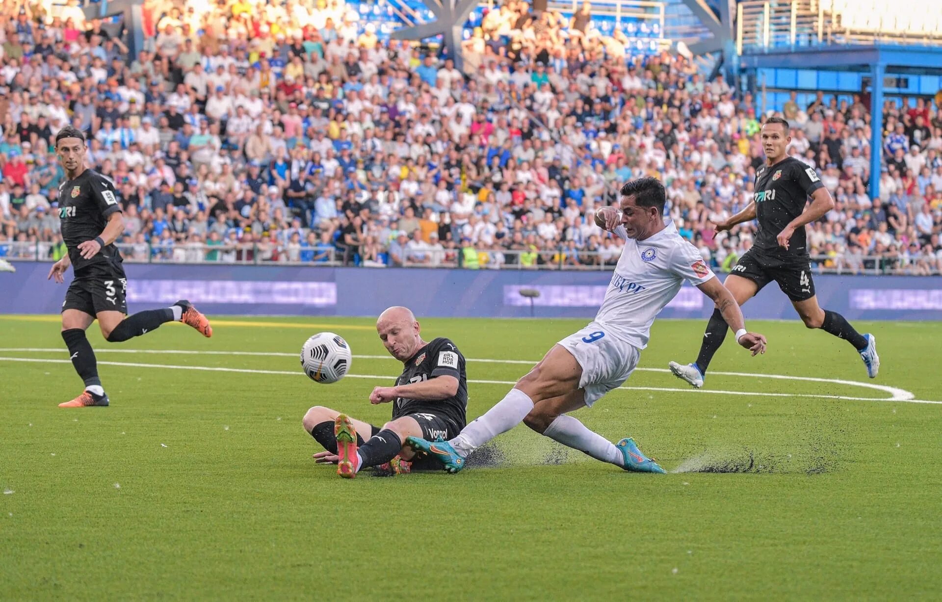 Футбол 1 сегодняшний футбол. ФК Газовик Оренбург. Оренбург Торпедо 1-0. ФК Торпедо. Футбольная команда Оренбург.