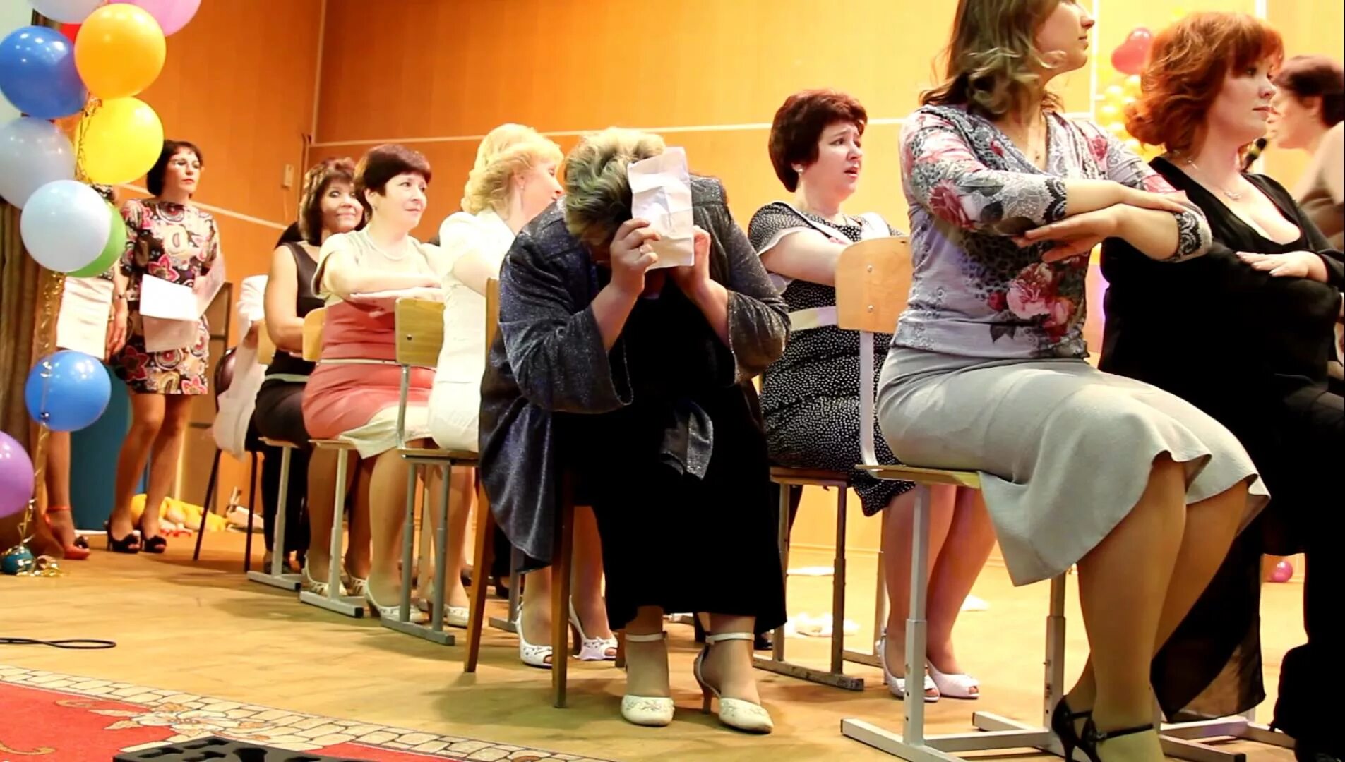 одежда на выпускной в детском саду. конкурсы школа смешные. вечеринка осенний бал. конкурсы школа смешные. коллектив детского сада.