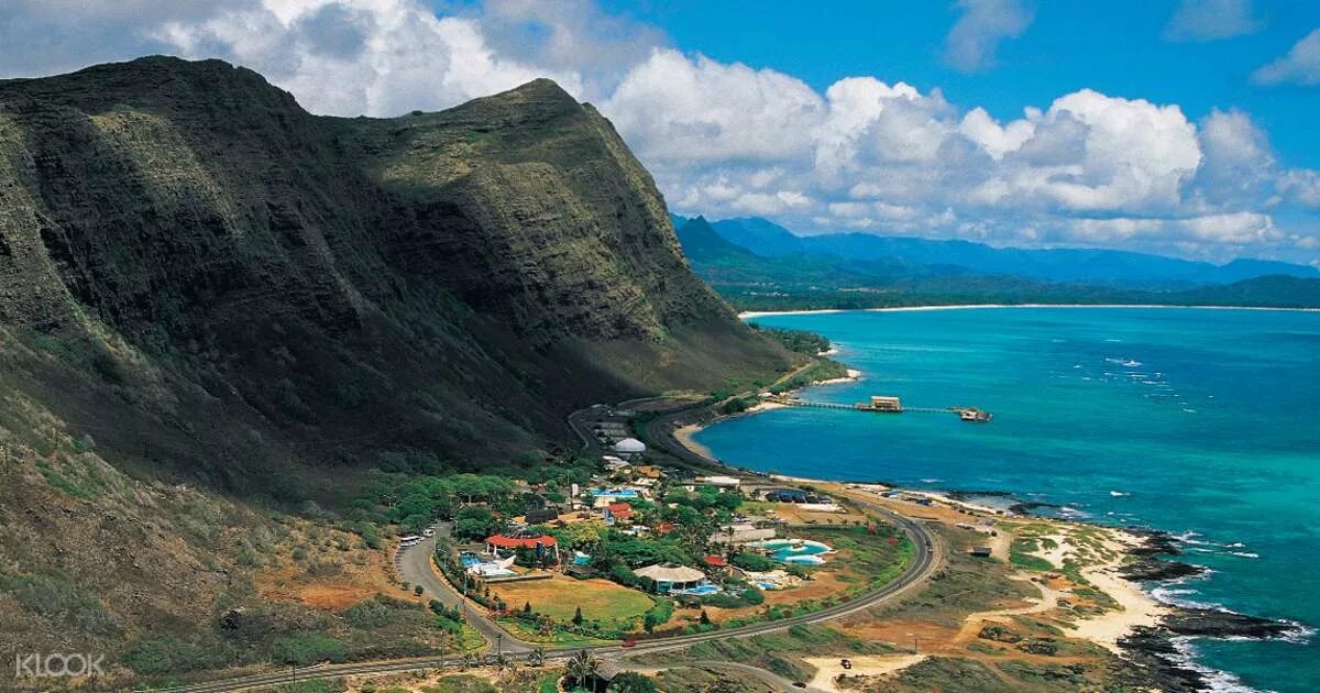 Оаху гавайи кратер. На небольшом вулканическом острове оаху изрезанном. Оаху гавайи война. На небольшом вулканическом острове оаху изрезанном. Остров оаху гавайи.