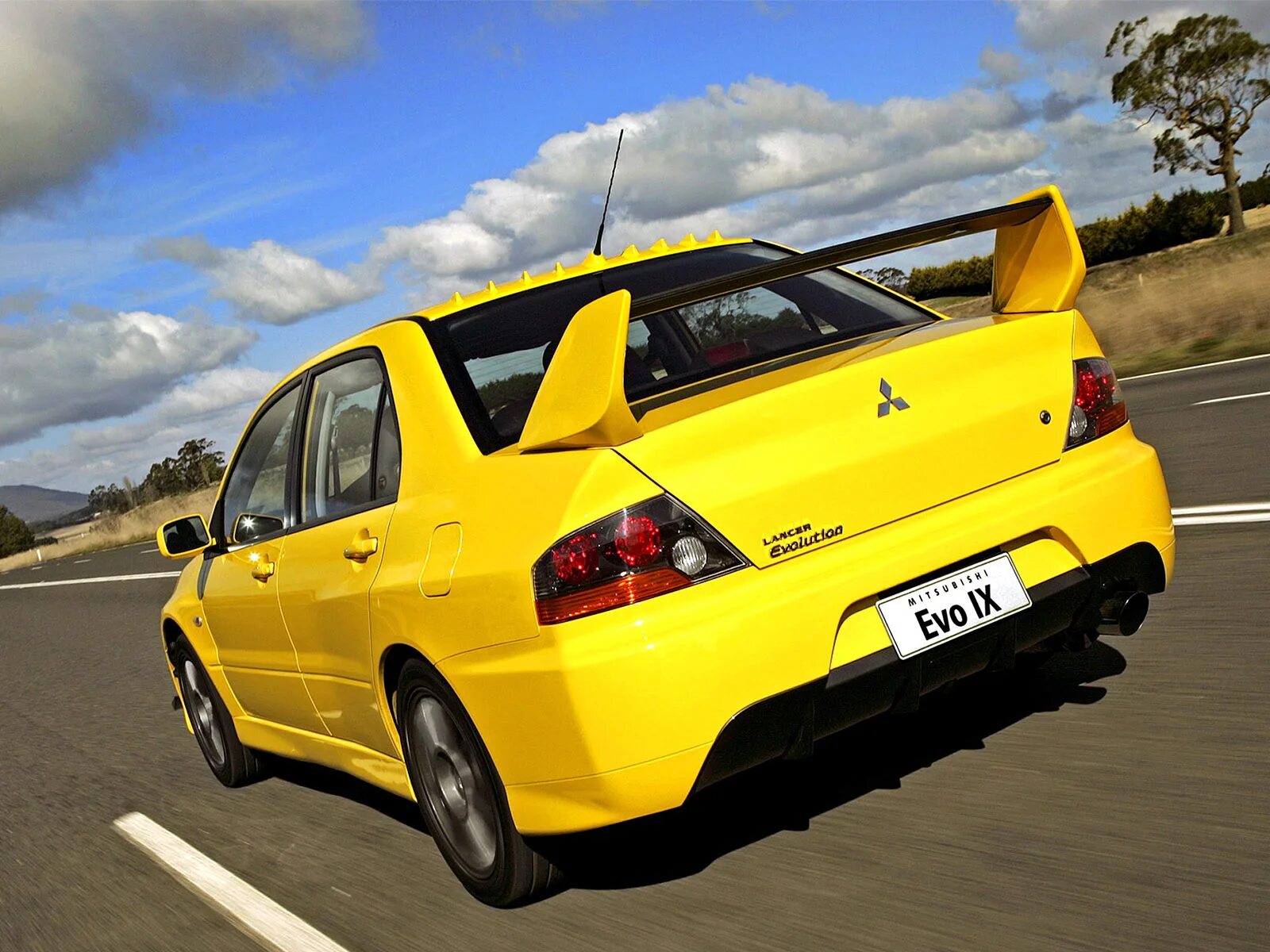 Mitsubishi lancer evo 8. Evolution pst. Mitsubishi evo 9. Mitsubishi lancer evolution ix 2007. Evolution pst.