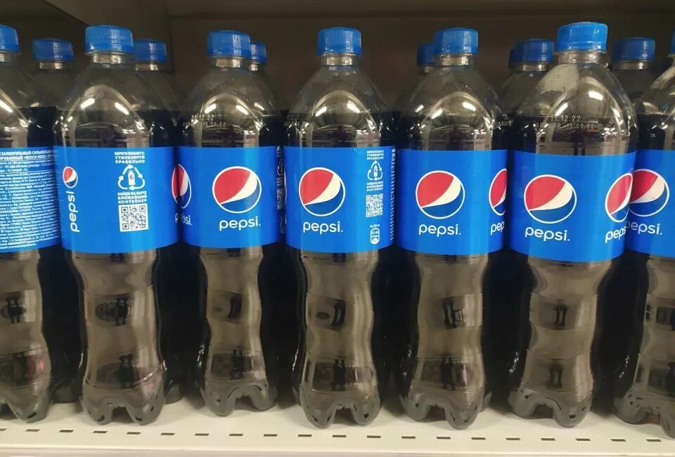 Pepsi ташкент. Пепси с молоком. Креативная выкладка. Напитки в магазине. Пепси 2020.