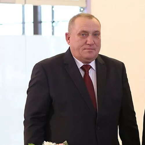 Стал председателем республиканского национального комитета. Первый зам председателя госкомнаца крыма куршутов. Ленур ахтемович чалкоз. Стал председателем республиканского национального комитета. Айдер типпа.