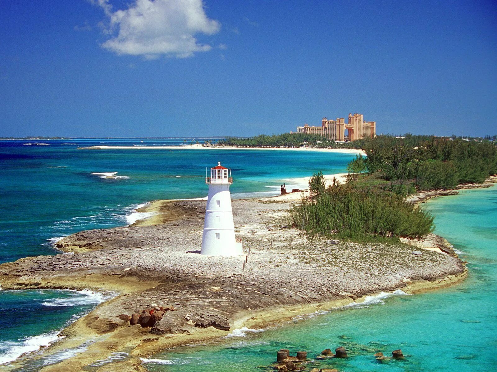 Bahamas islands. Нассау (Багамские острова). Багамы остров Нассау. Нассау Багамские острова достопримечательности. Маяк Андроса Багамские острова.