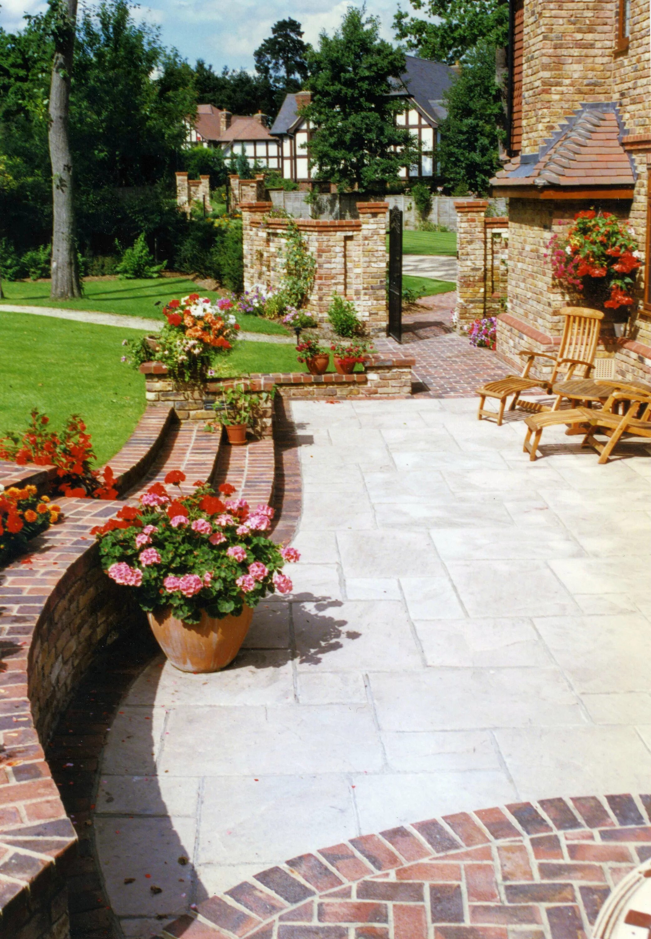 Pin on driveway Block paving driveway, Driveway design, Stone driveway