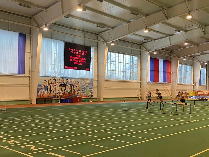Манеж пенза. Пенза манеж легкоатлетический. Манеж училища олимпийского резерва пенза. Легкоатлетический манеж уор пенза. Манеж уор пенза.