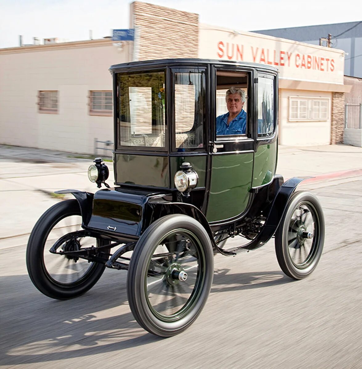 1 электрический автомобиль. 1909 Baker Electric. Первый электромобиль 1841. 1909 Baker Electric car.