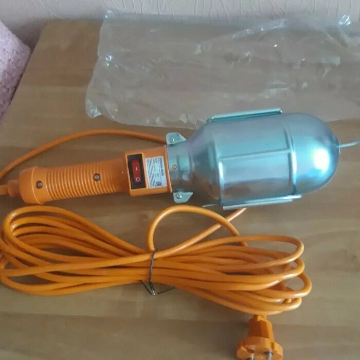 переносной светильник svet ip20 фокус 2202 нрб 01-60-001 ip20, 5м ev0133-0001. переносные светильники напряжением. 10м 220в universal 966u-0110. лампа переносная эра 10м. светильник переносной взрывозащищенный типа свп.