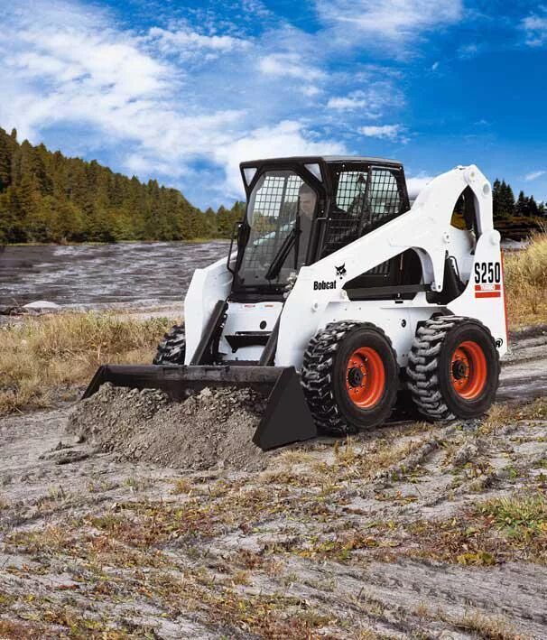 Bobcat s250. Планировка грунта Бобкэт. Kubota Bobcat 343. Bobcat s770 ямобур.