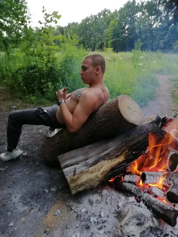 Телеграм google play. Карбанович зубцов. Иконка приложения телеграм. Зубцов телеграм. Статус в сети в телеграмме.