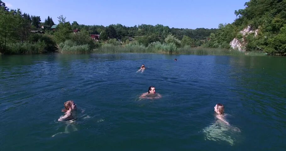 Кайф от купания в горной реке. Swim in the River. I no Swim in the Lake. American USA teen girls swimming by the River Lake having fun.