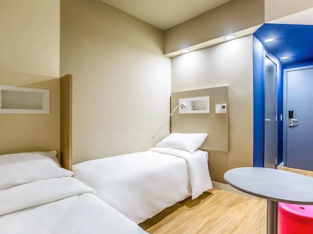 Ибис баджет. Ibis budget москва панфиловская. Отель ibis budget. Ибис баджет. Гостиница ibis budget 2*.