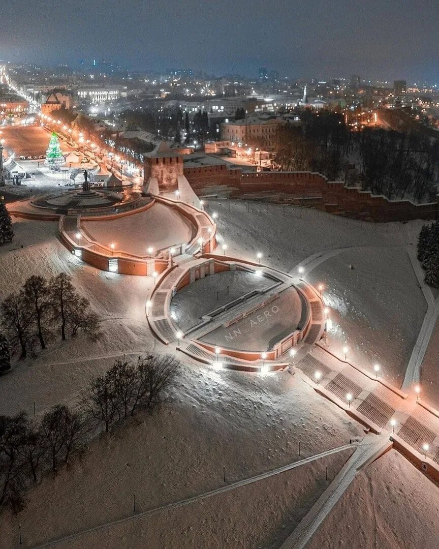 Нижний новгород вечером. Ночной нижний новгород зима. Нижний новгород новогодняя столица. Зимняя набережная вечером нижний новгород. Нижний новгород вечером.