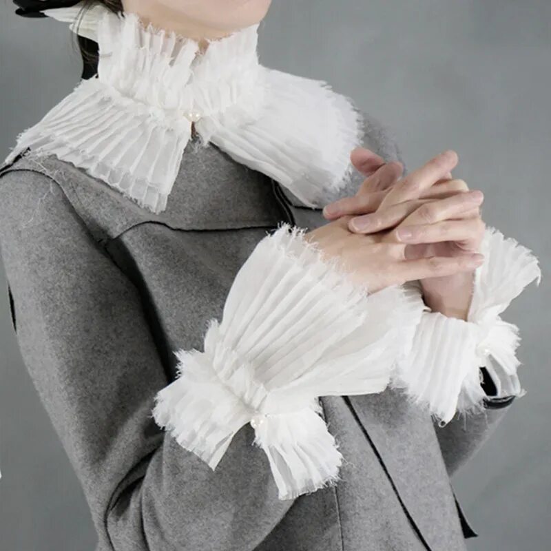 Съемный кружевной воротник. Съемные манжеты на рукавах. Манжеты на рукавах и воротник. Воротник и манжеты. Съемные манжеты.