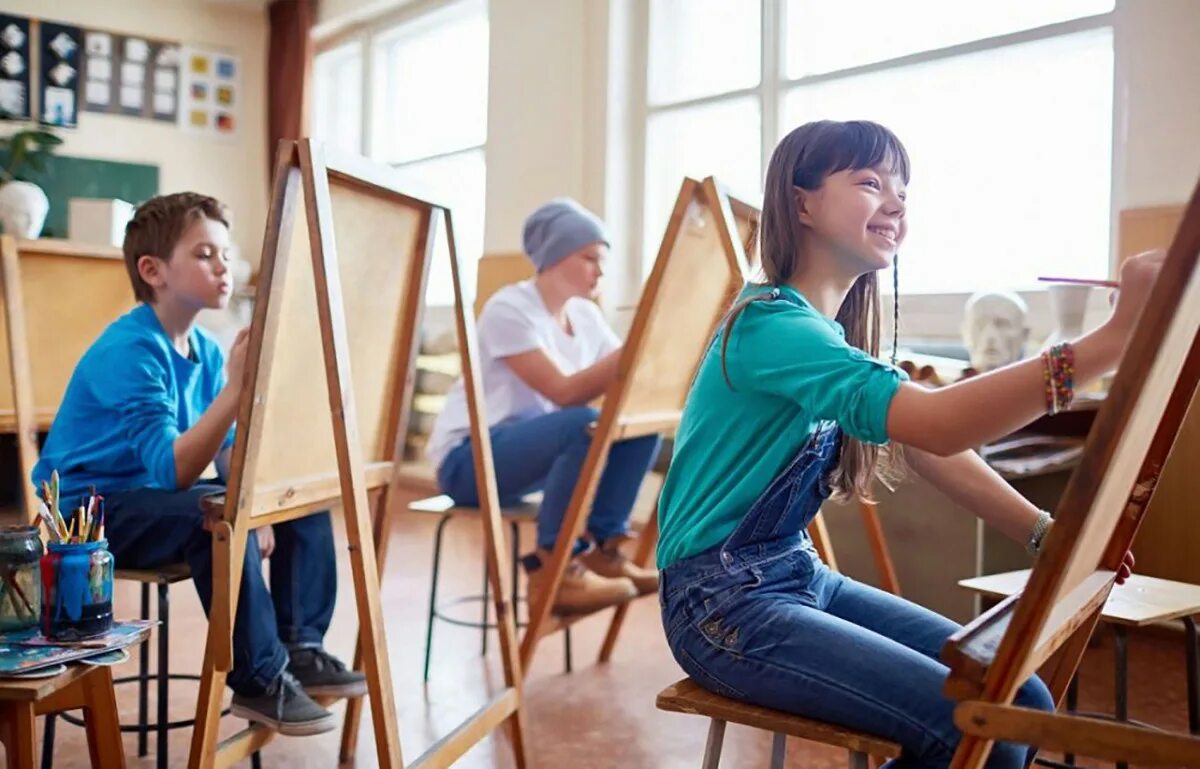 творческие мастерские для детей. зона отдыха в школе. зона отдыха в школе для малышей. творчество младших школьников. игры для детей в школе.