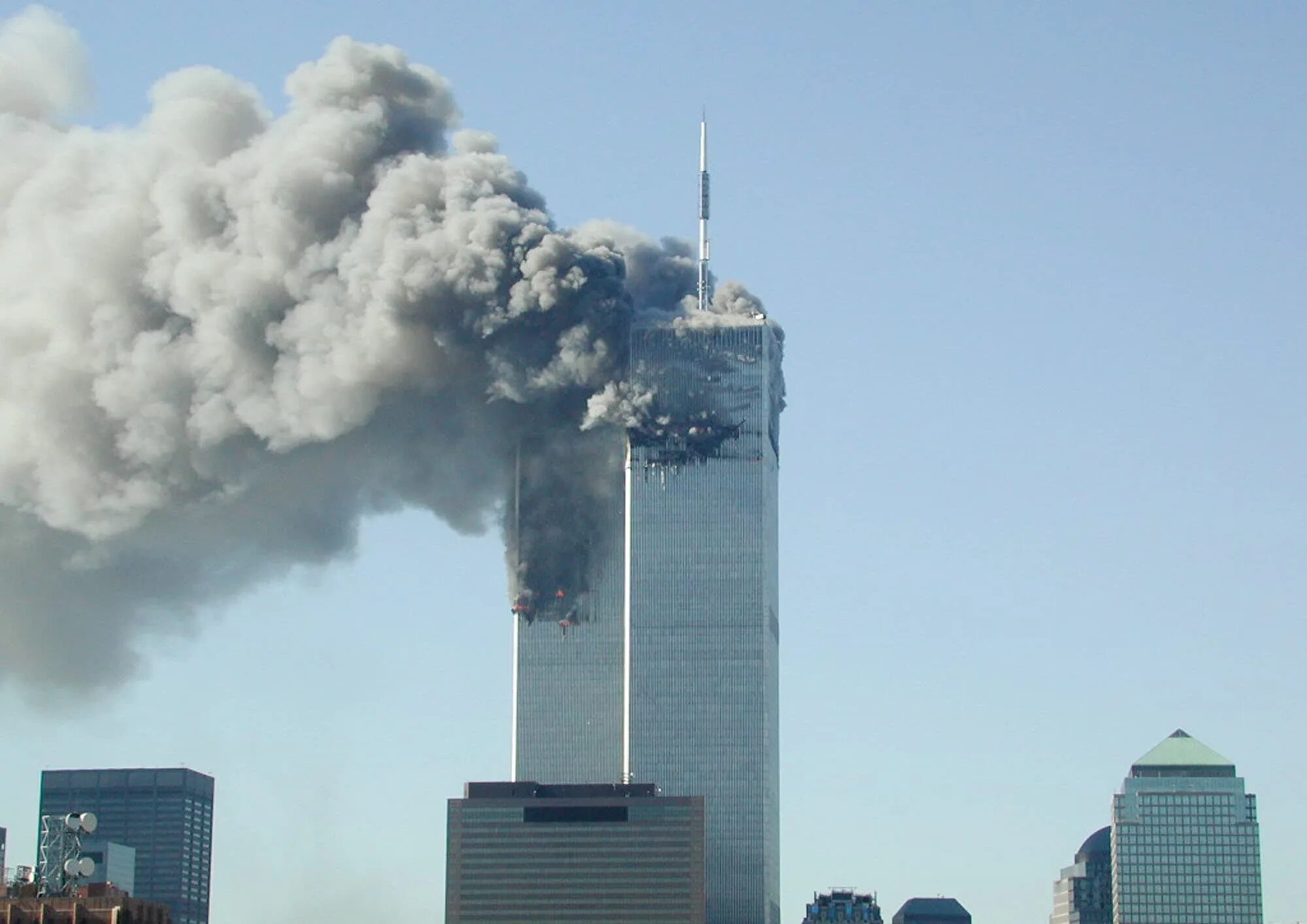 Башни-Близнецы 11 сентября 2001. Теракт в США 2001 башни Близнецы. Башня близнецов 11 сентября 2001 год.