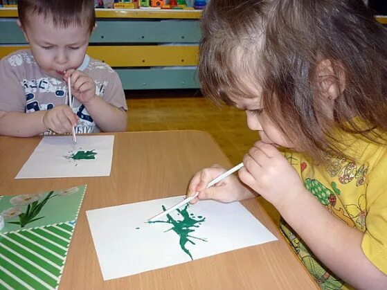 Первая младшая группа нетрадиционные техники рисования. Кляксография техника рисования для детей в детском саду. Рисование кляксография в старшей группе с трубочкой. Нетрадиционное рисование в ДОУ. Нетрадиционная техника рисования в ДОУ.