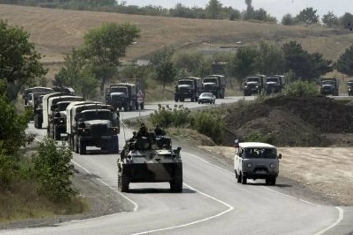 Бтр-82а в сирии. Военное сопровождение. Колонна z военной техники. Колонна российских войск. Колонна военной техники.
