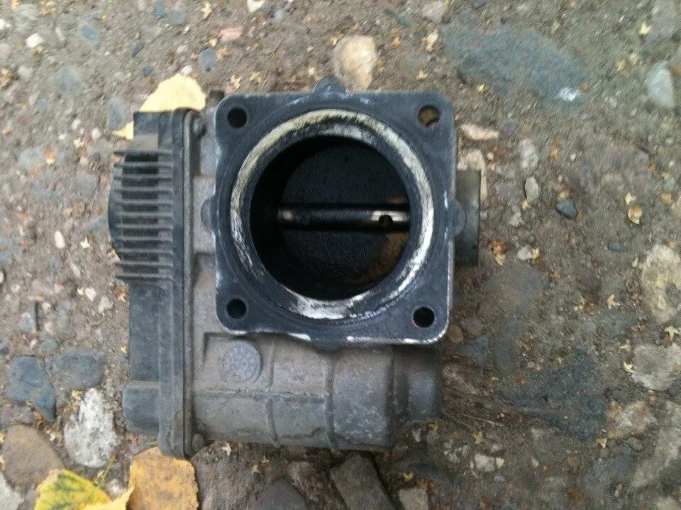 Просселтная заслонкаальмеоа классик. Nissan g15 дроссельная заслонка. Дроссельная заслонка ниссан альмера классик 2006. Дроссельная заслонка almera n16. Дроссельная заслонка nissan almera.