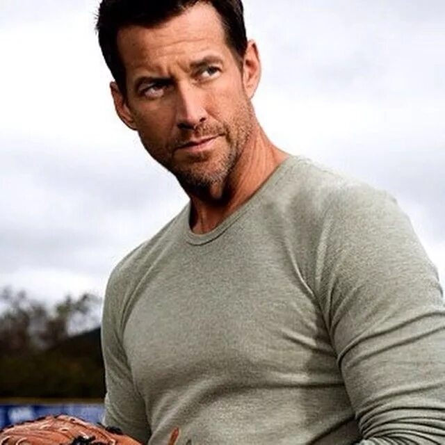 Mike delfino. Майк Дельфино. Майк Дельфино актер. Майк отчаянные домохозяйки.