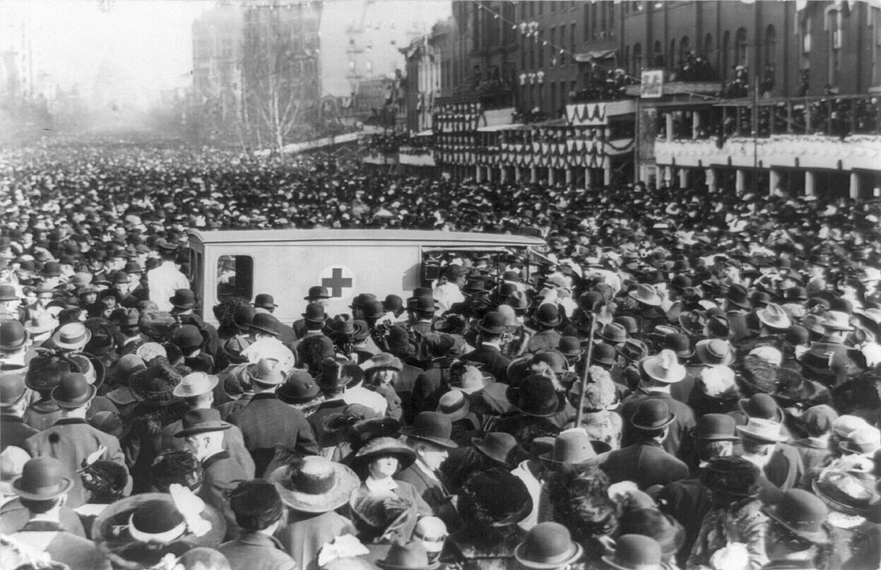 Женский день в сша. Parade 1913 suffragist. Парад суфражисток 1913 год. США 1913 год.