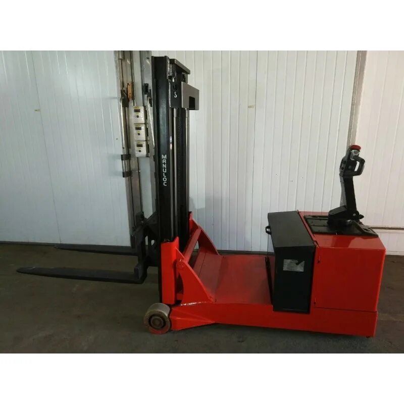 Электроштабелер jungheinrich ejc 212. Электрический штабелер 2т-4м. Электроштабелер тойота. Поводковый штабелер jungheinrich. Домкрат для поддонов.