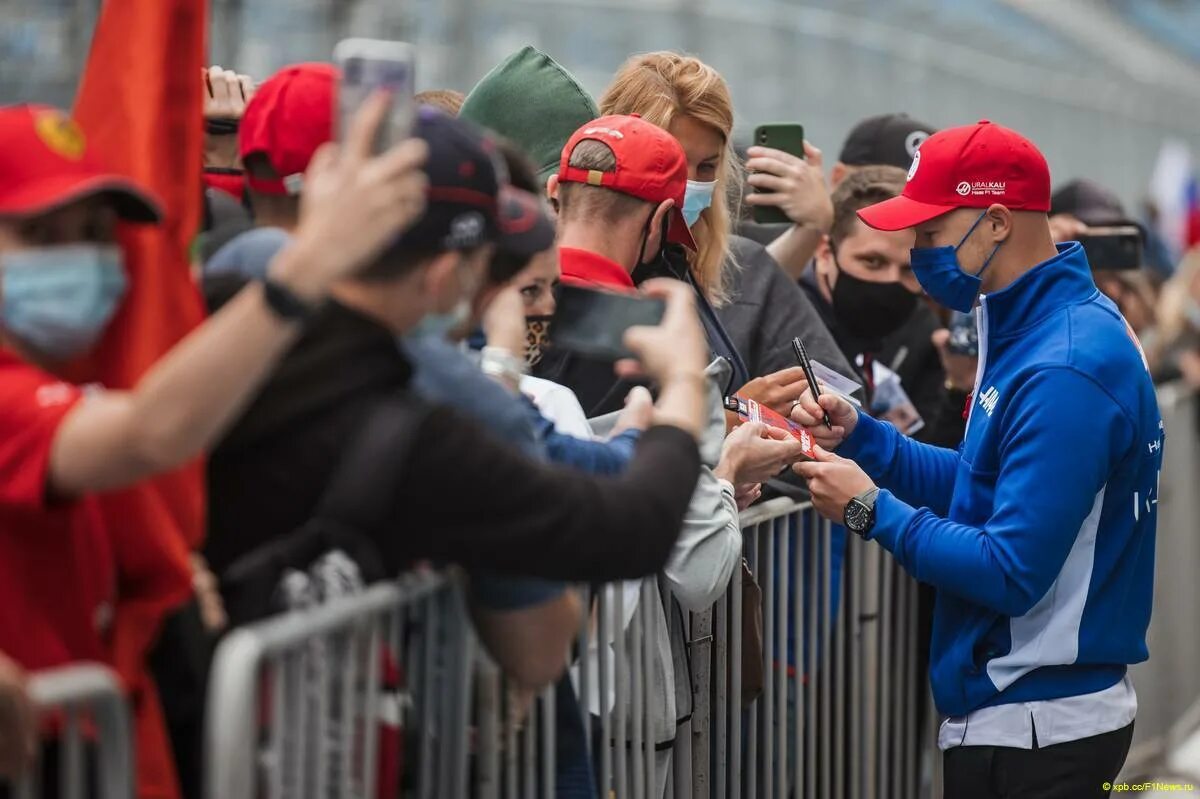 F1 fans. Сочи сентябрь 2021. F1 Russia. Бейсболка Sochi Autodrom Limited Edition #f1sochi be the first. Сочи Бригантина интервью Марсиаль Симонно.