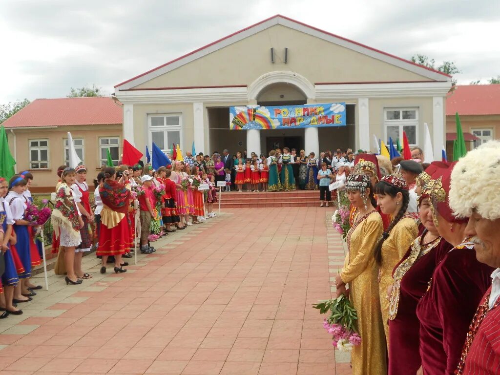 Погода село каменное. Село каменная балка Арзгирский район Ставропольский край. Село каменная балка Арзгирский район. СОШ 10 каменная балка Арзгирский район. Каменная балка Ставропольский край Арзгирский район школа.