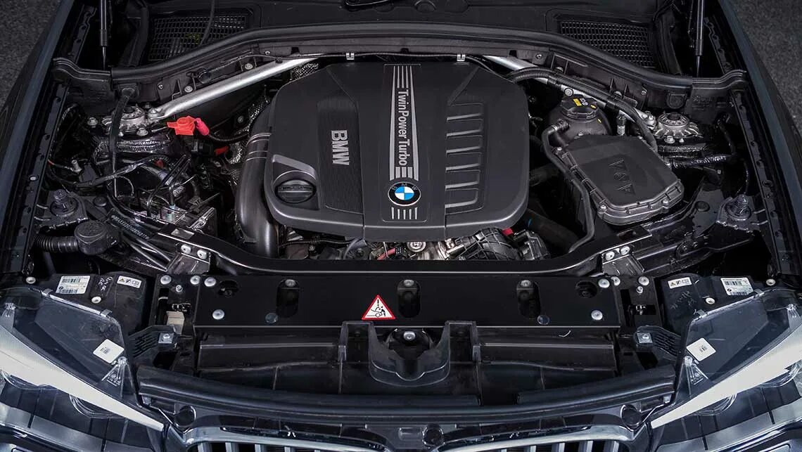 Моторы бмв х3. BMW x4 xdrive30d. BMW x4 30d. Мотор BMW x4. BMW x4 под капотом.