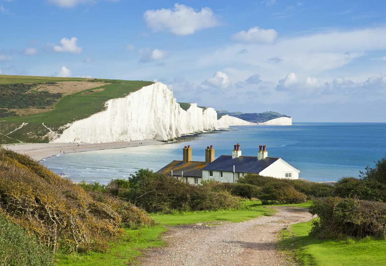 Channel britain. Seven sisters Великобритания. Сассекс Англия. Уайт-Сэндс, Уэльс, Великобритания. Истборн скалы Великобритания.