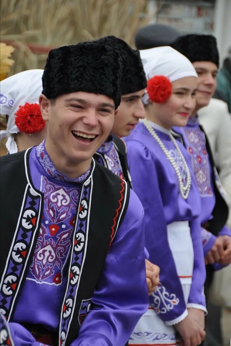 Гагауз национальность какая. Народы молдавии гагауз. нация гагауз. гагаузия гагаузы. народности молдавии гагаузы.