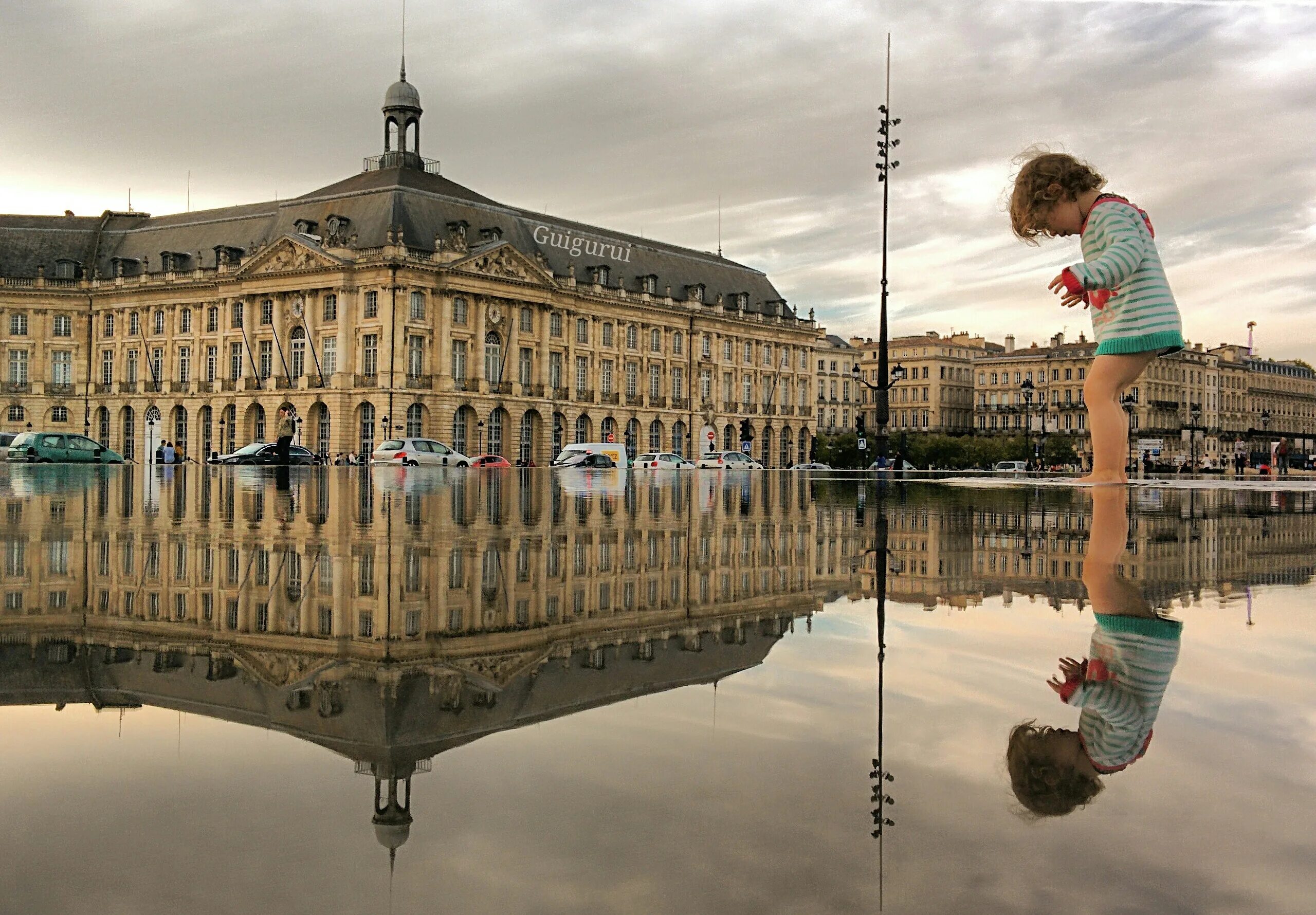 Картинки отражающиеся. Отражение в луже. Отражение в воде. Отражение в фотографии. Съёмка с отражением.