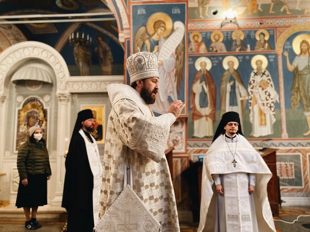 МИТРОПОЛИТ ИЛАРИОН: СВЯТАЯ ЕВХАРИСТИЯ СТАЛА ТЕМ БРАЧНЫМ ПИРОМ, КОТОРЫЙ ОБЪЕДИНИЛ