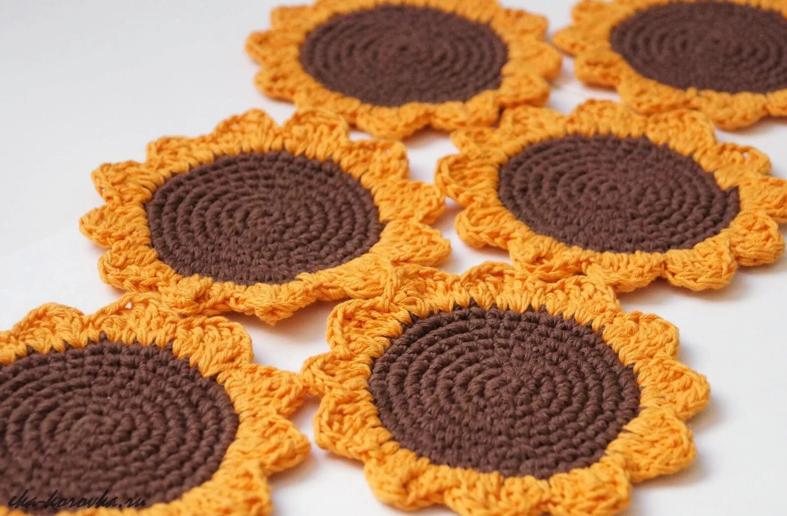 Подставка под горячее крючком. Прихватки подставки под горячее крючком. Под горячее крючком. Вязаные подставки. Вязаные подставки под кружки.