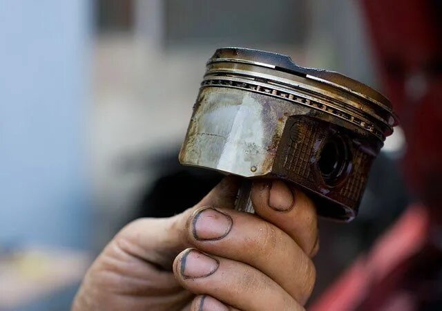 Залегли кольца что делать. Залегшие маслосъемные кольца камаз. Кольца маслосъемные 2tr. Маслосъемные кольца приора закоксовалось. Залегшие маслосъемные кольца камаз.