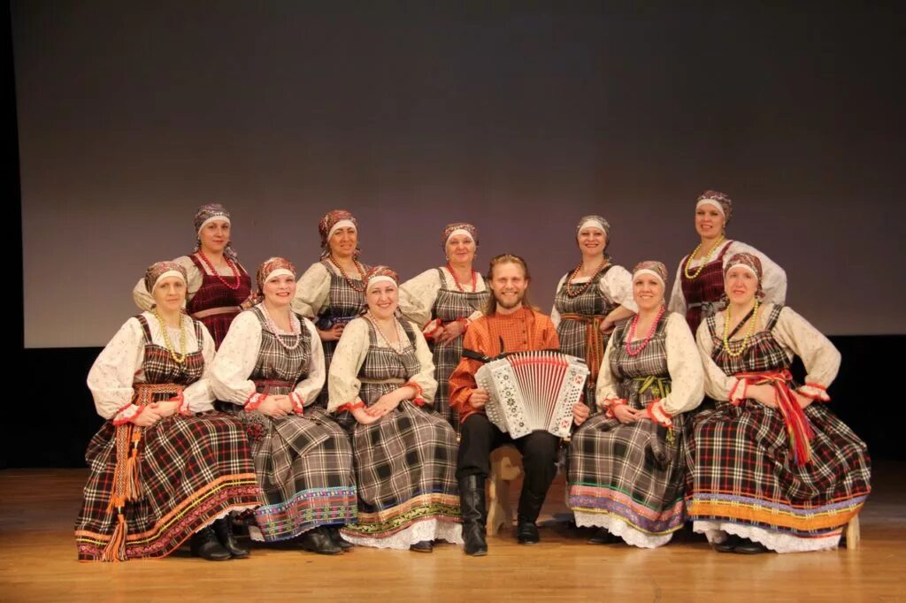 Ансамбль ела. Ансамбль казачата майкоп. Ансамбль дигамор красный чикой. Ансамбль ониона. Рябинушка ансамбль мари турек.