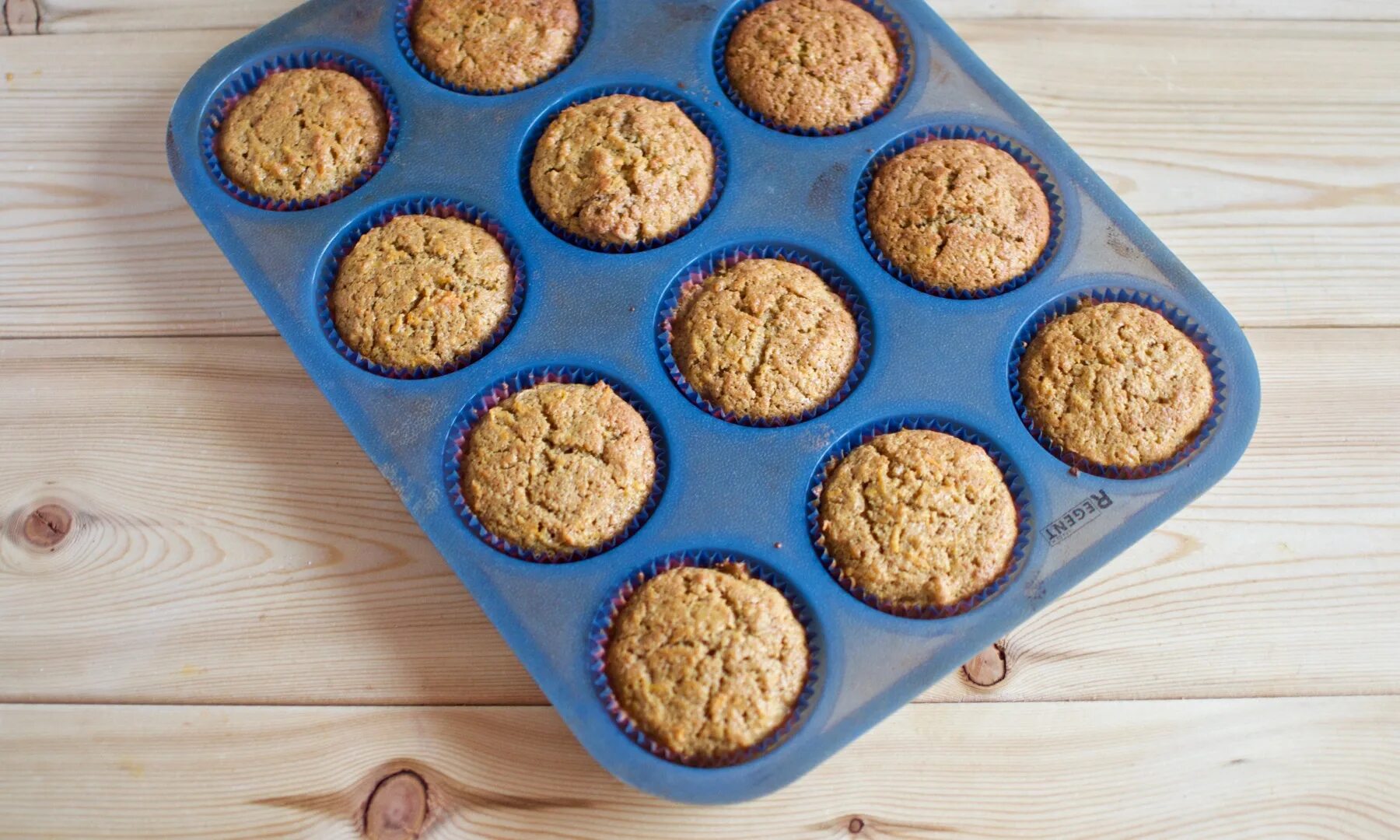 Морковное печенье. Печенье морковное рецепт в духовке. Печенье морковное с изюмом калорийность. Морковно овсяное печенье. Морковное печенье вид сверху.