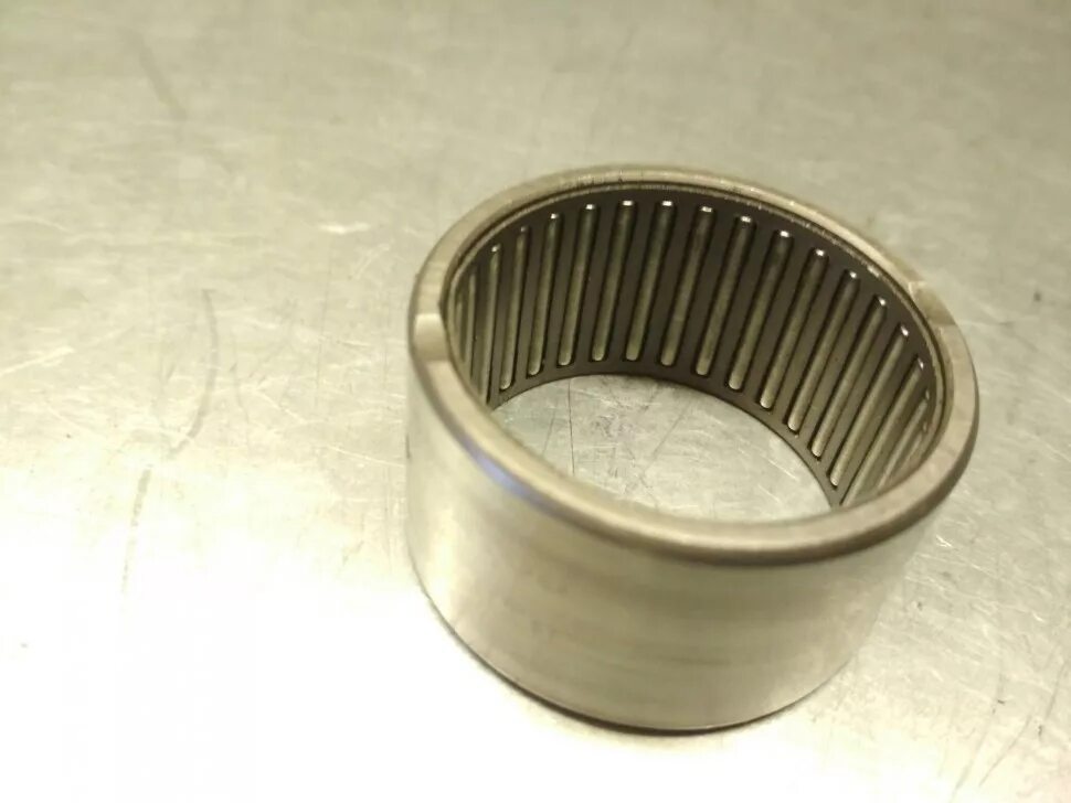 Подшипник корзины сцепления. Игольчатый подшипник сцепления honda cbr 1100. Zzr 250 подшипник вала сцепления. Подшипник корзины сцепления. Подшипник корзины сцепления кавасаки ззр 400.