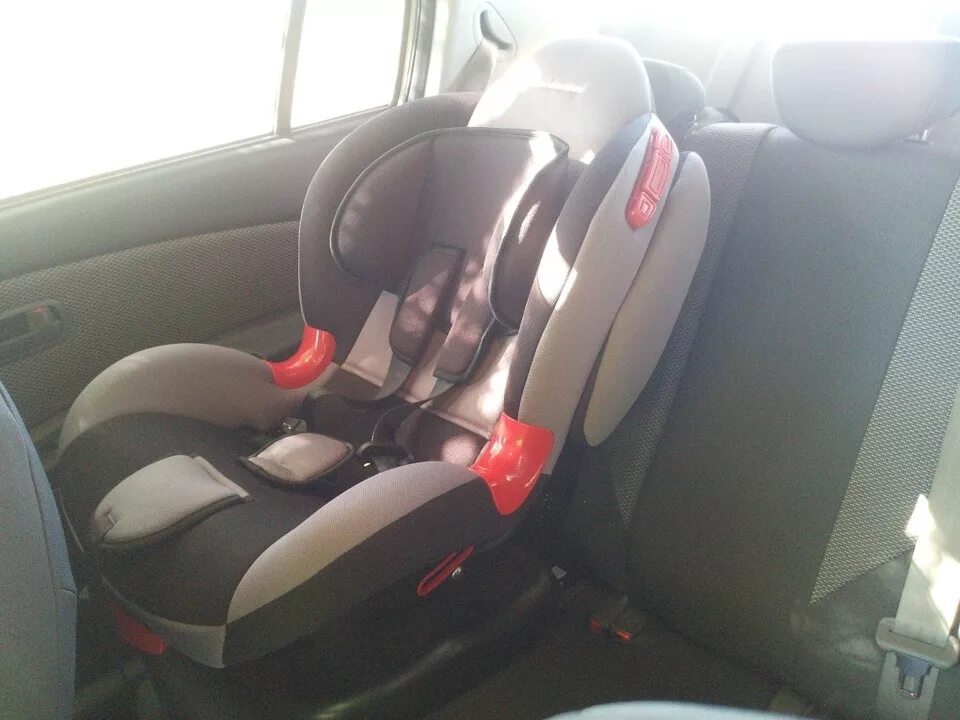 Установка автокресла leader kids. Leader Kids 9-25 кг автокресло. Leader Kids автокресло 0-25. Детское кресло leader Kids Cocoon 9-25. Siger кокон Isofix Rio 3 drive2.