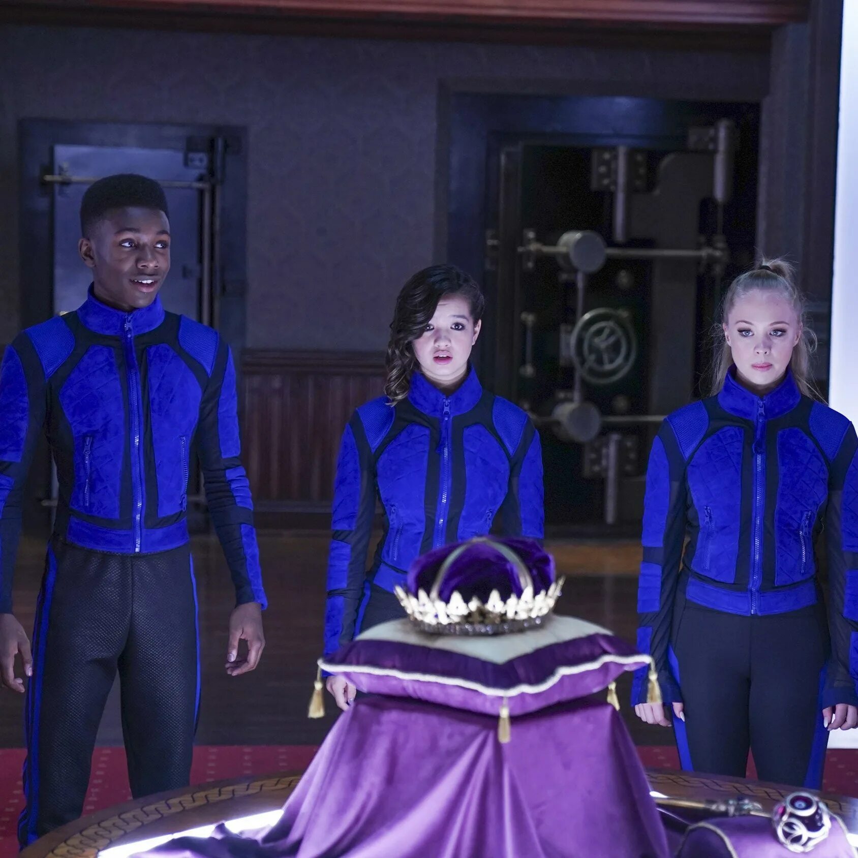 младших особ. младших особ. тайное общество младших монарших особ 2020. свадьба принцессы швеции. тайное общество второрожденных королевских наследников.