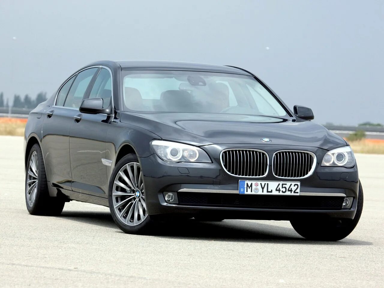 Бмв 7 россия. BMW 7 Series f01. BMW 7-Series f01 / f02. BMW 730 f02. BMW f01/02.