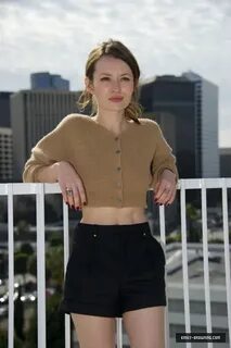 Рианна сексуалды позаларда, фотосуреттер мен бейнелерде