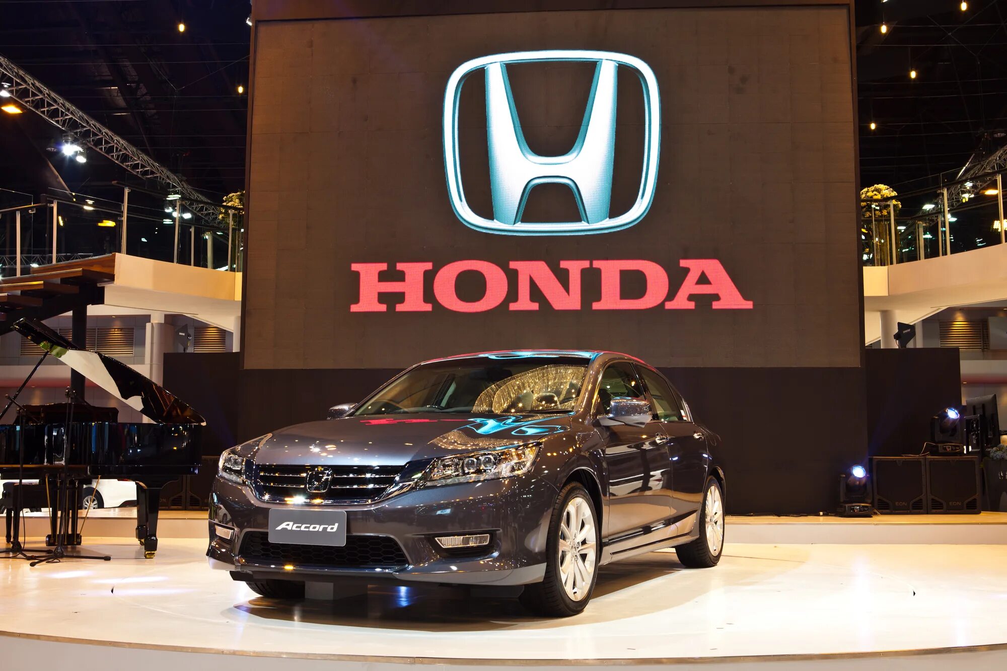 Honda открылась. Хонда моторс япония. хонда корпорация. honda motor машина. honda motor компания.