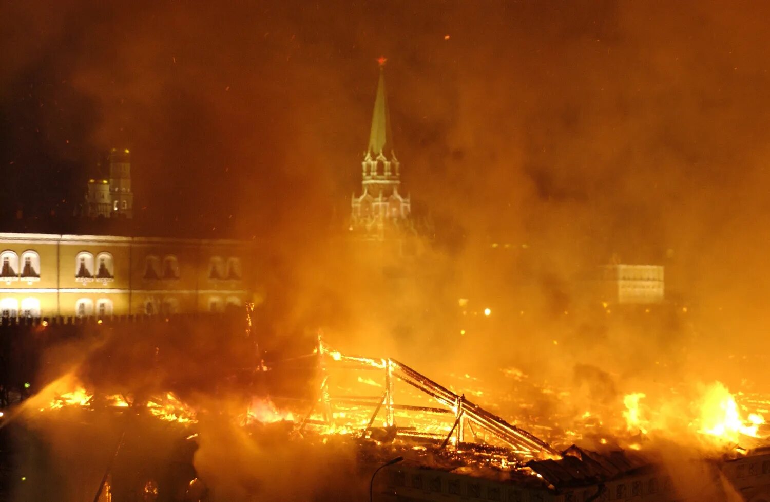 Когда был пожар москвы. Пожар в Москве 1812. Горящая Москва 1812. Москва горит. Кремль горит.