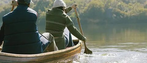 К реке одновременно