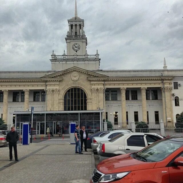 Северная часть вокзала Краснодар 1. Краснодар ЖД вокзал Краснодар 1 Перро. Железнодорожный вокзал Краснодар-1 Краснодар внутри. Вокзал Краснодар 1 внутри. Номер телефона жд краснодара