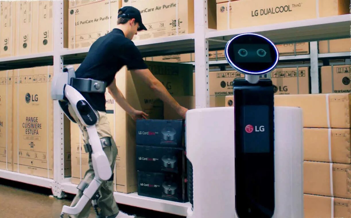 Невероятные технологии. Роботы LG Cloi 2022. LG Cloi SUITBOT. Роботы на производстве. Роботы и искусственный интеллект в аэропортах.