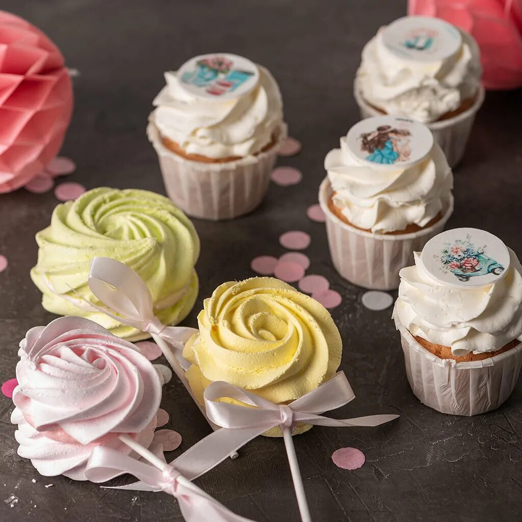 Меренга в корзинке. Пирожное воздушное георгин с кремом. Тигр меренга безе. Корзиночки с меренгой. Крем для меренги.