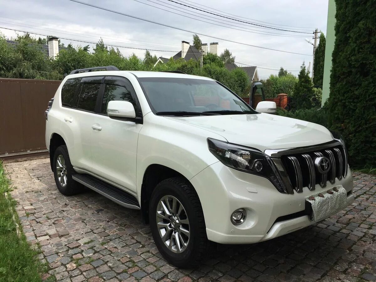 Тойота ленд крузер прадо 2015. Тойота ленд крузер прадо 150 2. Тойота ленд крузер прадо 150 арктик трак. Тойота прадо 2 рестайлинг. Тойота прадо 150 рестайлинг 1 2017 белый.